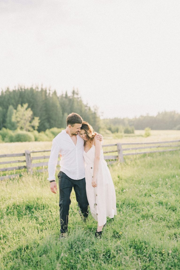 Olivia & Henry&rsquo;s Dreamy Countryside Engagement