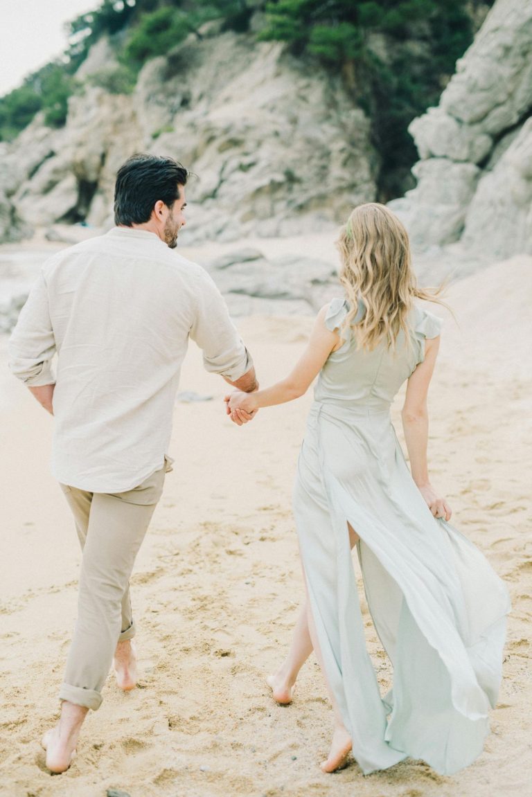 Ella & Matthew&rsquo;s Golden Hour Engagement at the Coast